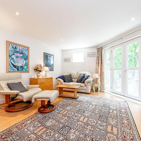 Pass The Keys Delightful Apartment Close To River In Se16 London Exterior photo