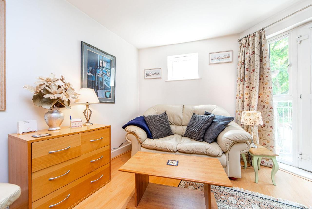 Pass The Keys Delightful Apartment Close To River In Se16 London Exterior photo