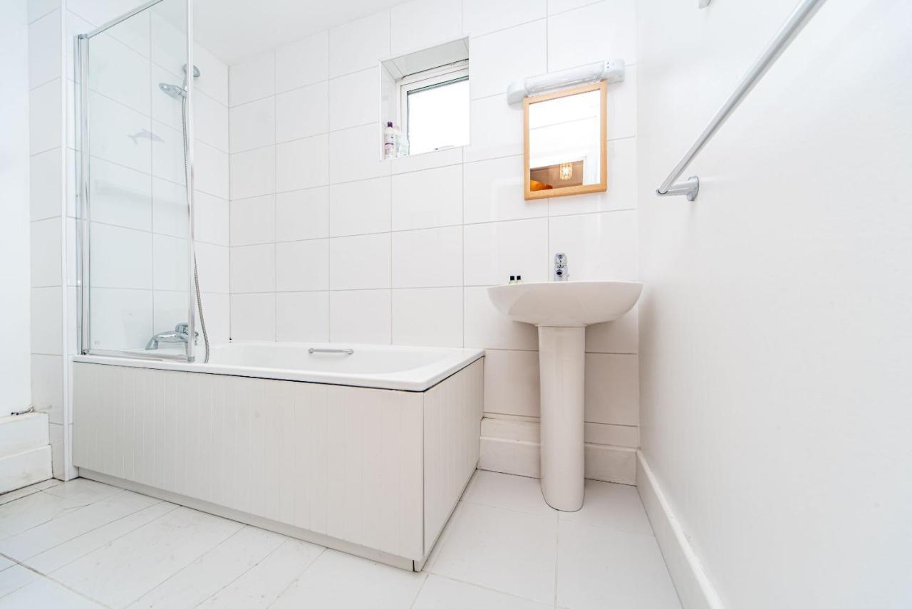 Pass The Keys Delightful Apartment Close To River In Se16 London Exterior photo